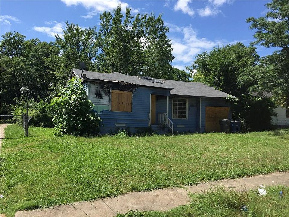 2nd image of 2754 Locust Ave
