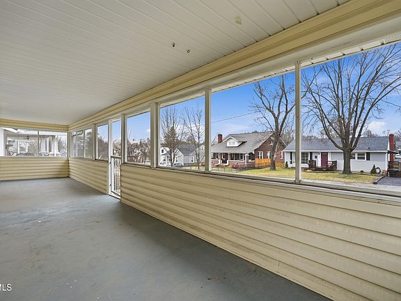 5th image of 1017 Catawba St