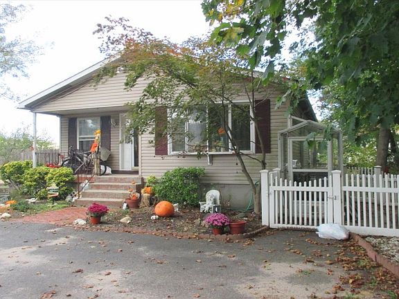 3rd image of 43 Vautrin Ave