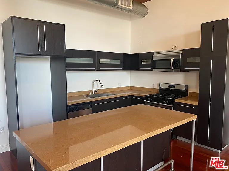 652 Mateo St #201 — Photo 8