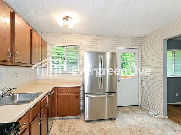 5th image of 1333 Nutmeg Dr