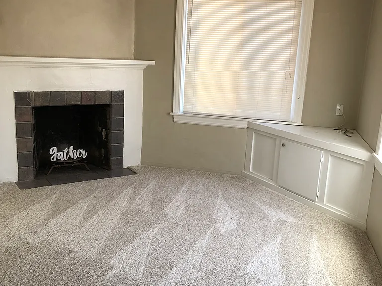 1414 Cornell Dr SE — Photo 2