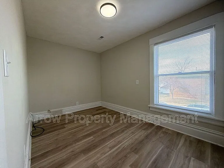 2121 Washington St #4 — Photo 8