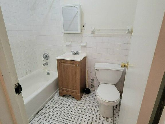 5th image of 1354 Pacific St APT 3