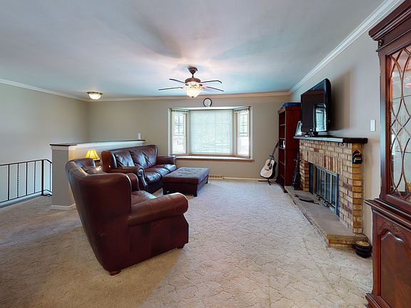 2nd image of 18 Knollwood Dr