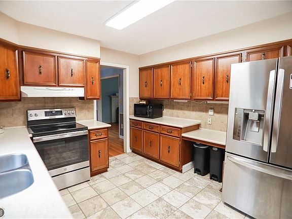 4th image of 1005 Little Lehigh Dr