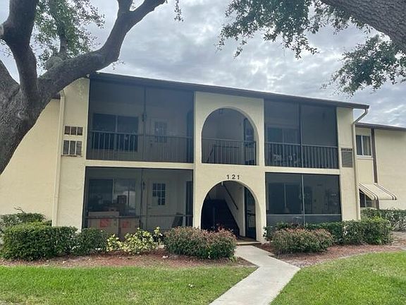 3rd image of 121 Lake Pine Cir APT A-2