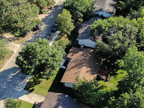 4th image of 2615 Carnarvon Ln