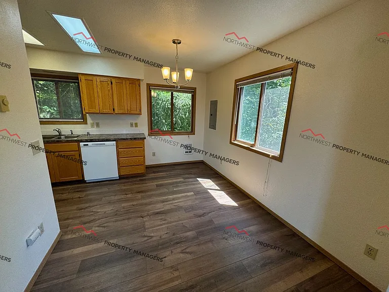 240 NE Washington Ave — Photo 6