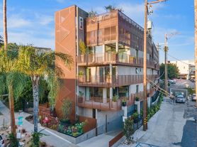 916 Westbourne Dr, West Hollywood, CA