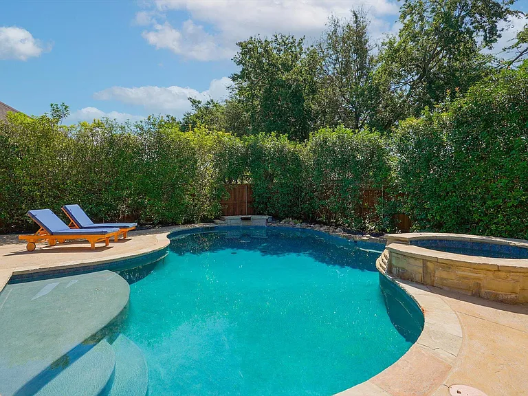 2410 Shorewood Ct — Photo 42