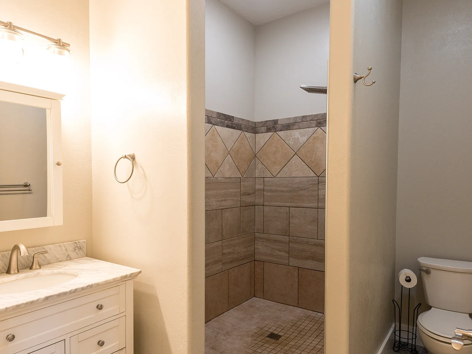 819 1st Avenue South - D — Photo 4