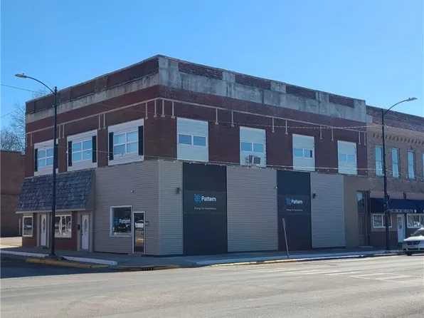102 S Pine St, Nokomis, IL 62075