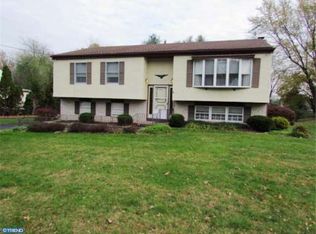 4215 Thistlewood Rd, Hatboro, PA 19040