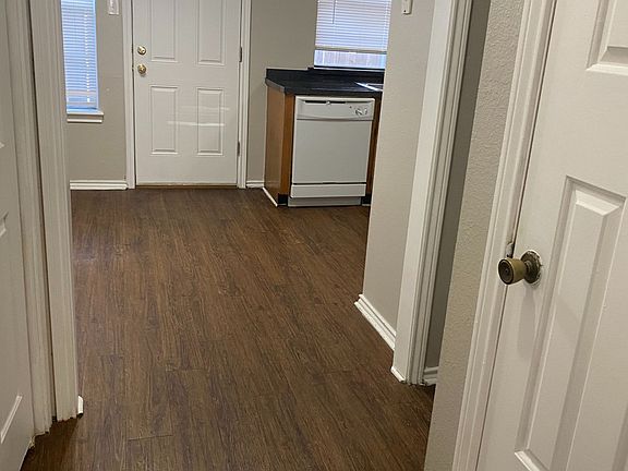 3rd image of 1608C Sun Valley Dr