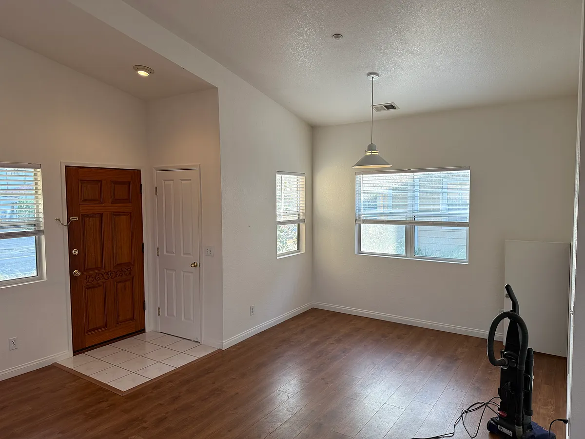 Building Photo - 4282 Carpinteria Ave #A