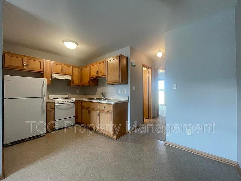 2nd image of 1102 Carrie Ln APT 5