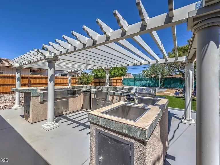 2400 Sherman Pl — Photo 33