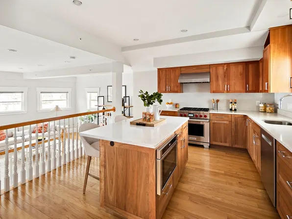 4 Cameron Ave APT 1, Somerville, MA 02144