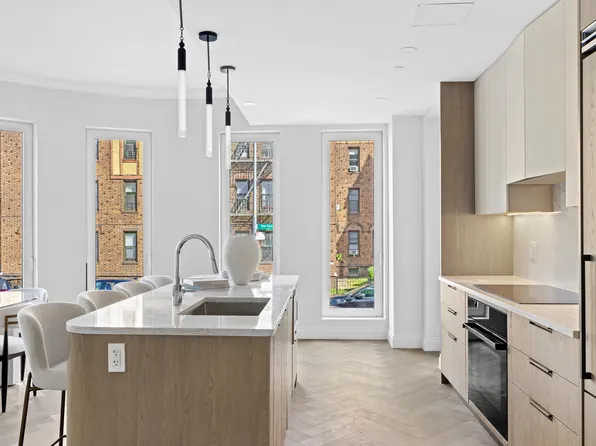 78-29 Austin Street image 4 of 31