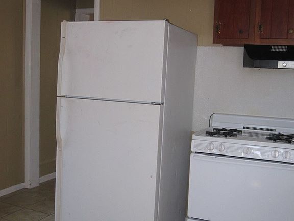 4th image of 223 E 15th St