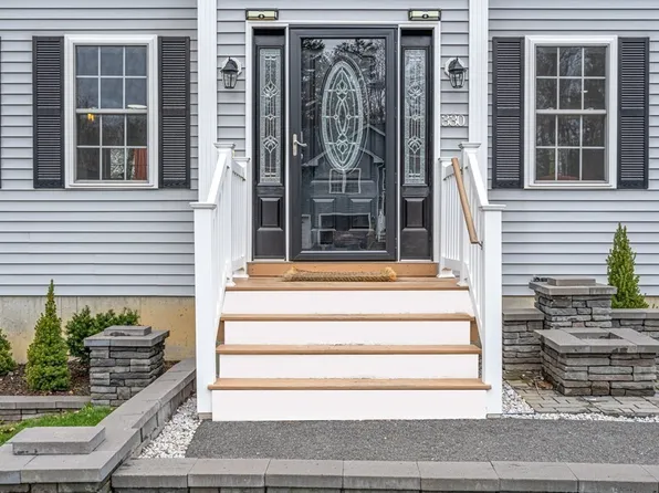 330 Brookside Dr, Gardner, MA 01440