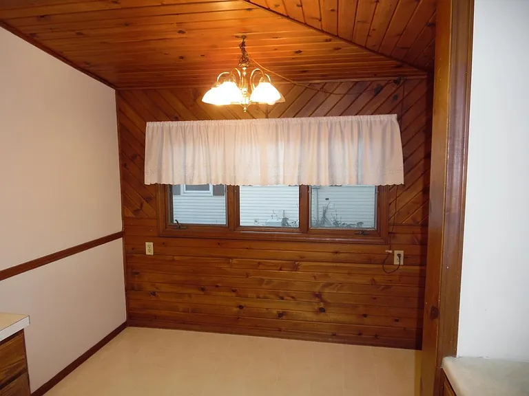 Breakfast nook off of kitchen, perfect for the kitchen table