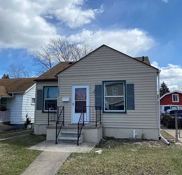 1537 Chandler Ave — Photo 1