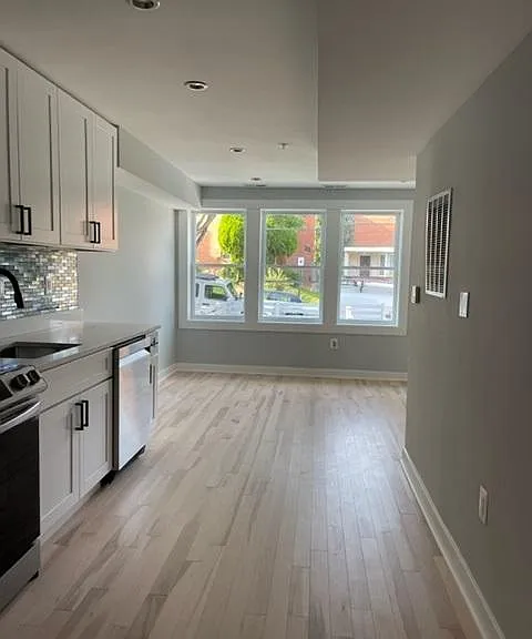 121 Victor St NE #B — Photo 4