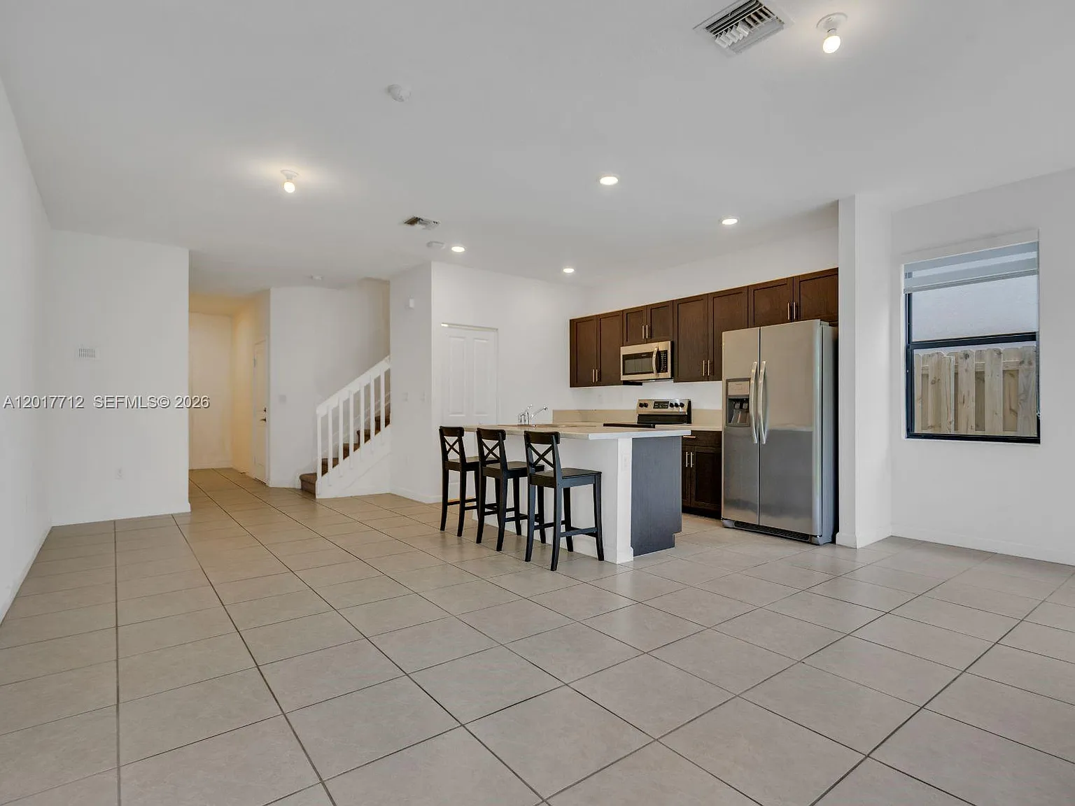 3 bed, 2.5 bath, 1621 sqft, $3,000 — Photo 2