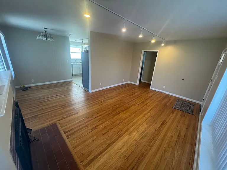 7333 Camellia Ave — Photo 4