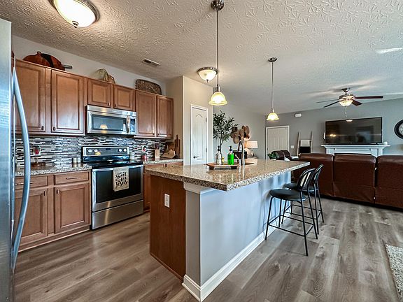 2nd image of 676 Radnor Ln #23-D
