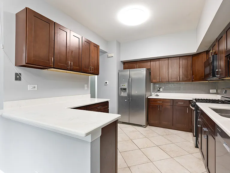 1175 Regency Dr — Photo 4