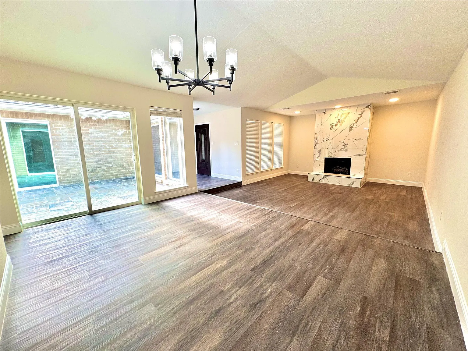 3 bed, 2.0 bath, 1819 sqft, $2,800 — Photo 3