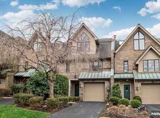 38 Sherwood Downs, Park Ridge, NJ 07656