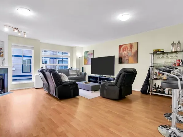 9118 149th St #503, Surrey, BC V3R 3Z6