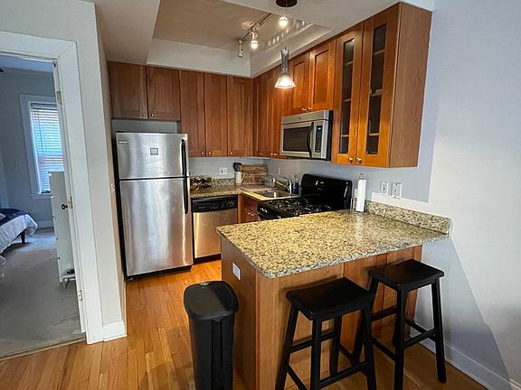 5th image of 2237.5 N Lincoln Ave Unit 2A