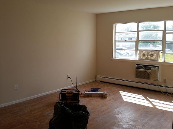3rd image of 45 Kenwood Dr APT 2