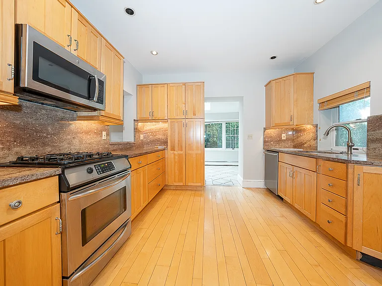 212 Elm Ter #1 — Photo 33
