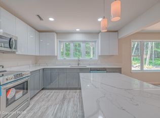 269 Wyalusing Dr, Pocono Lake, PA 18347