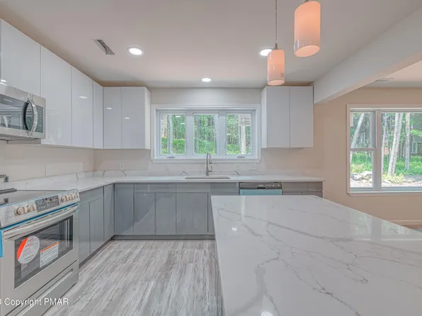 269 Wyalusing Dr, Pocono Lake, PA 18347