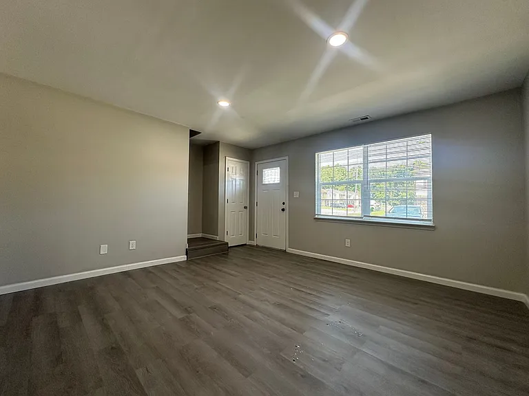 606 Myrtlewood Cir — Photo 4
