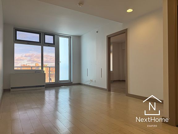 4th image of 73-02 Roosevelt Ave #5C
