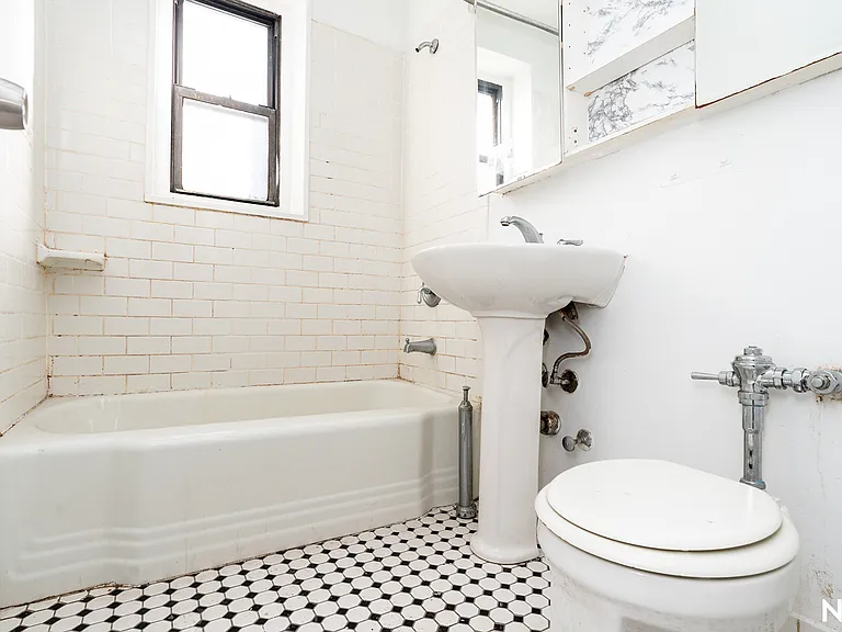 34-15 Parsons Blvd #4GG — Photo 11