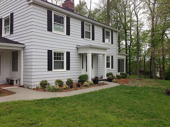 3rd image of 611 Stewart Dr