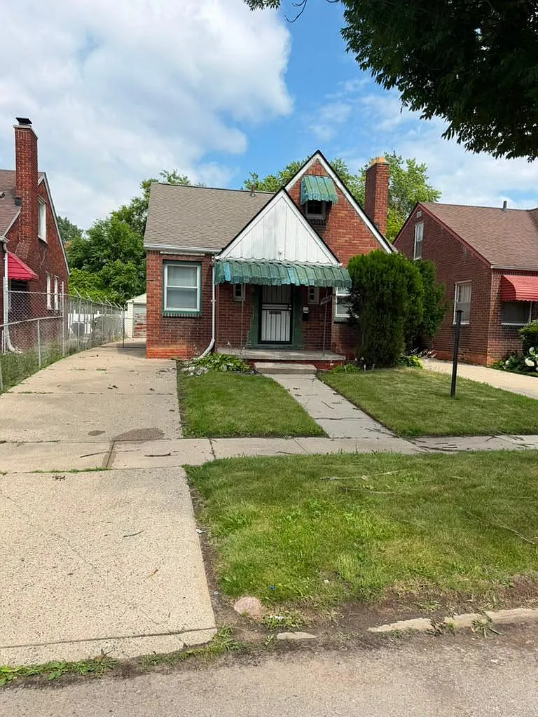 3 bed, 1092 sqft, $1,300 — Photo 1