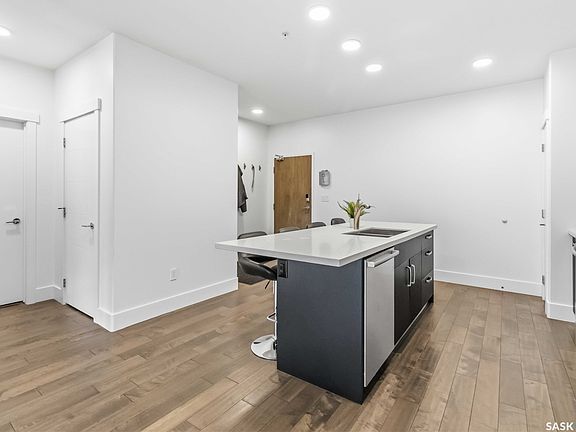 4th image of 1010 Main STREET #104