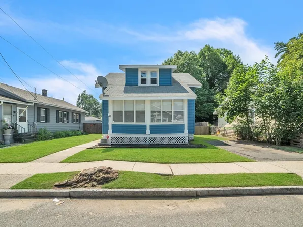 48 Schley St, Springfield, MA 01109