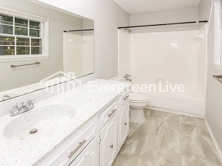 212 Kirkstone Rd — Photo 9