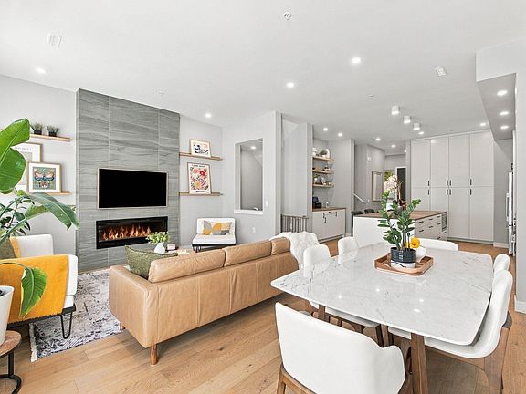 5th image of 4682 Capilano Rd